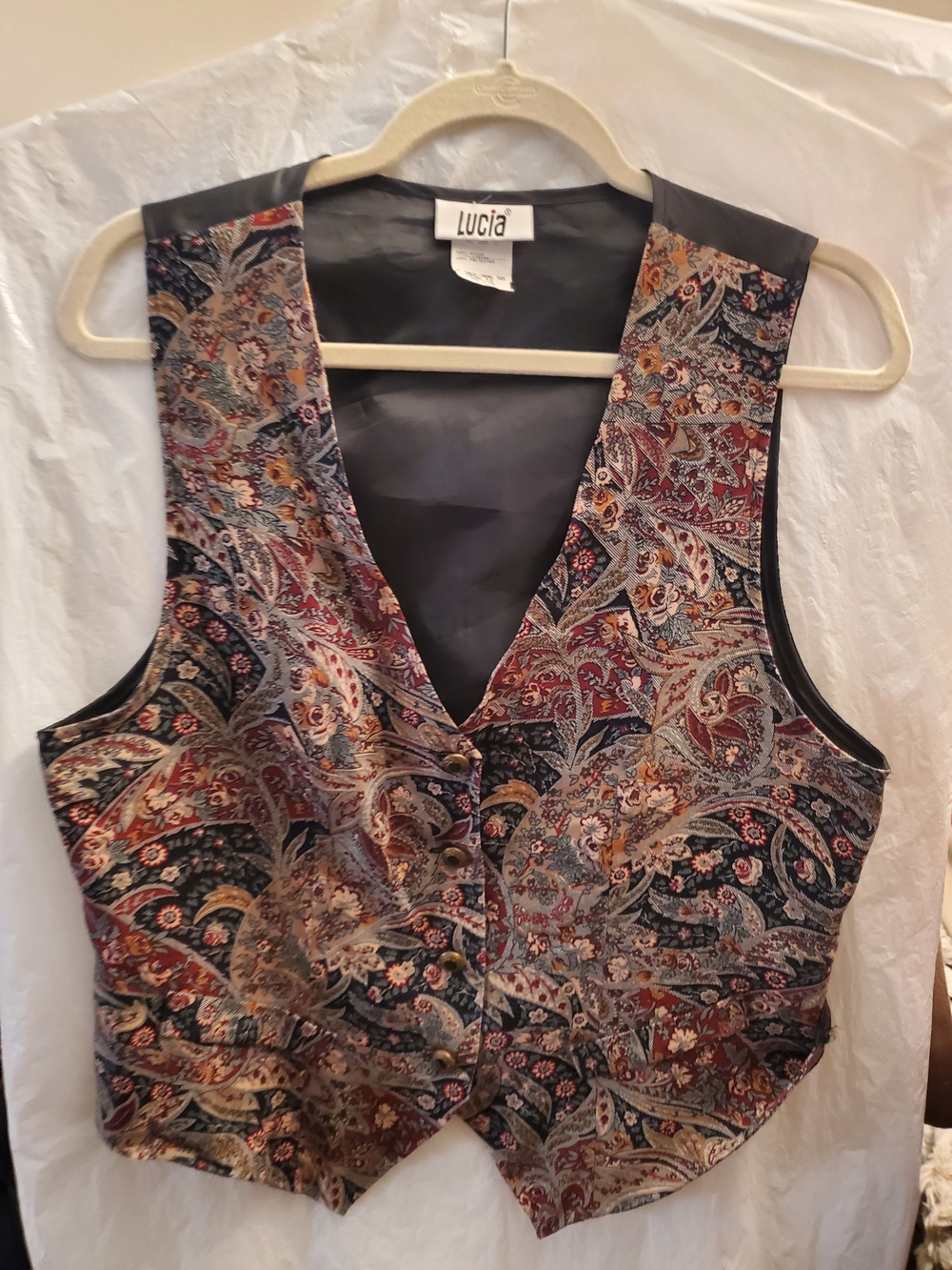 Vintage Lucia Paisley V-Neck Button Front Vest – Multicolor